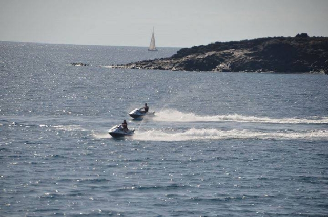En pareja por el agua